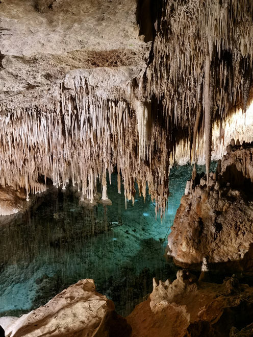 stalactites dans les grottes del drach