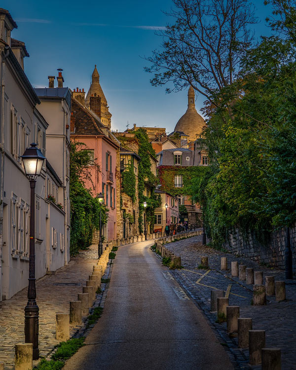 les ruelles pleine de charme de Montmartre, un incontournable quand on visite Paris en 3 jours